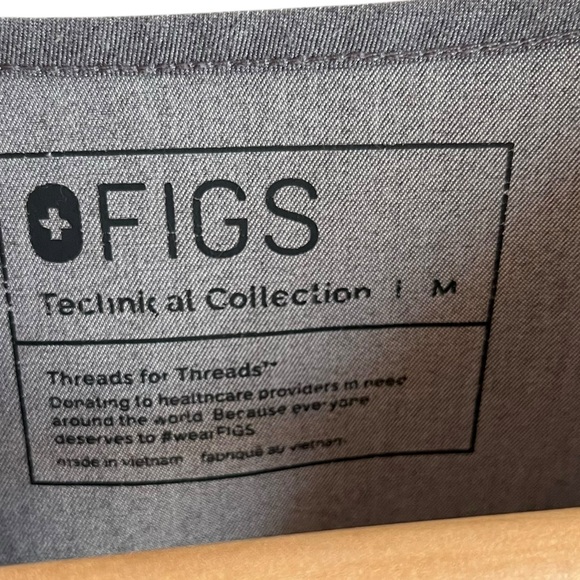 FIGS Grey V Neck Scrub Top Size M Technical Collection Casma - Picture 7 of 9